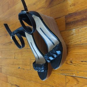 New Directions wedge heel sandals